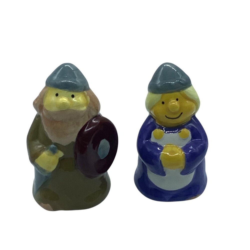 Vintage Nordic Native Viking Themed Ceramic Salt &‎ Pepper Shaker Set